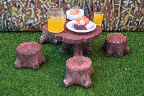 Dolls house miniature 12th - dolls,