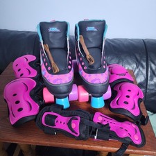 No Fear Retro Quad Rollerskates. Black & Pink Size 4 & full no fear pad set