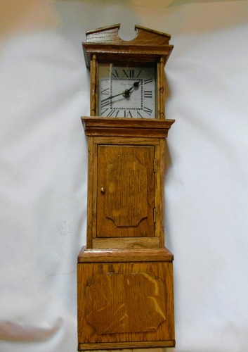 Wall mountable oak - 17.5",