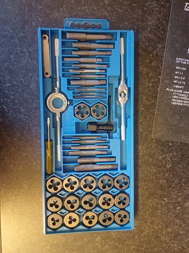 Tap and die set - die,
