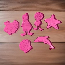 1993 Vintage Wilton Barney Set Plastic Cookie Cutters Lyons Corp