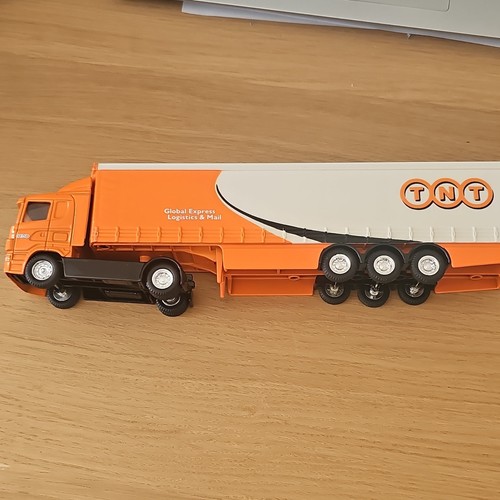 Tnt articulated truck - tnt,