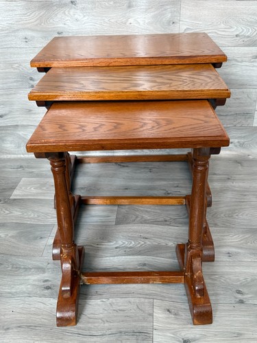 Vintage nest oak - of,