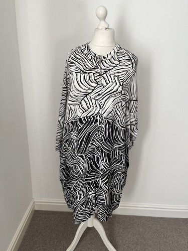 Kin black white monochrome - kin,