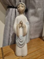 Casades figure Girl Kneeling/