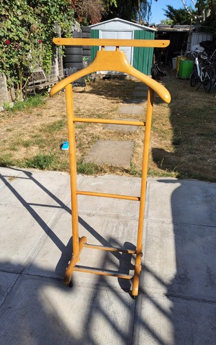 Gentleman valet butler stand - valet,