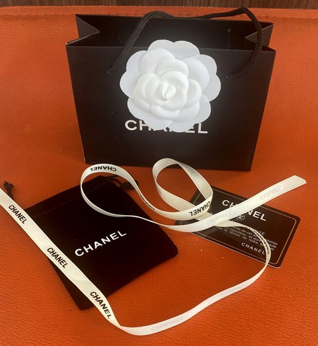 Authentic chanel bag - authentic, valvet