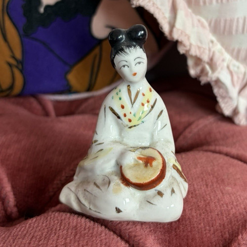 Hand painted ceramic geisha - hand,