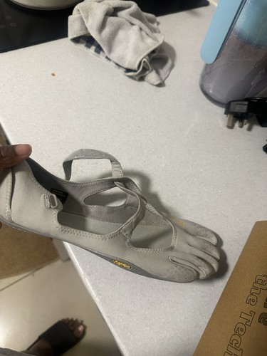 Vibram five fingers - five,