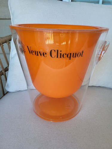 Veuve clicquot champagne - clicquot,