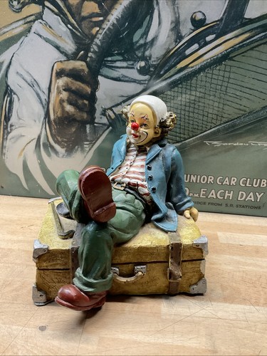 Vintage resin clown chilling - resin,