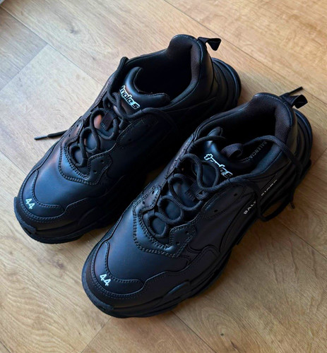 Size balenciaga triple - -,