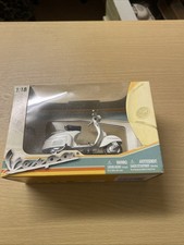 Maisto Vespa 125 Grand Turismo