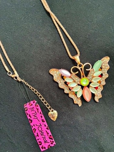 New betsey johnson necklace - new,