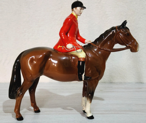 Beswick huntsman standing - on,