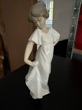 Lladro (Nao) pretty girl
