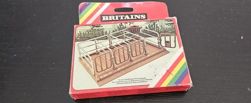 Britains farm animal - pens, rare