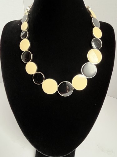 Black cream round disc - black,