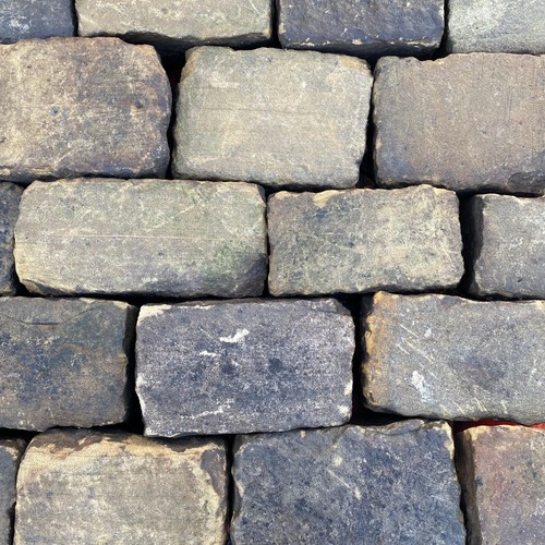 Reclaimed grit stone cobbles - grit,