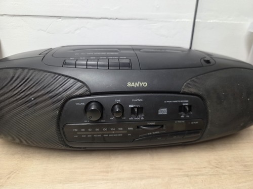 Sanyo mcd z8fcd radio cassette - mcd-z8fcd,