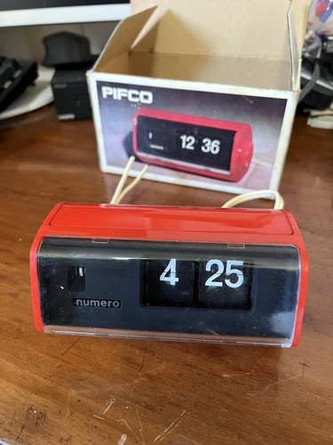 Vintage red pifco - numero, flip