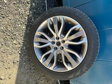 Range rover wheel and tyre