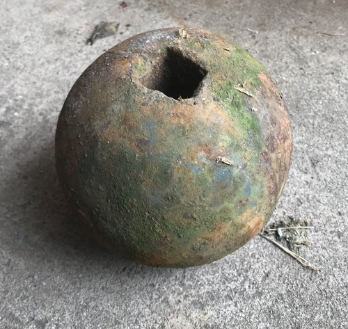 Cast iron fly - cast, press
