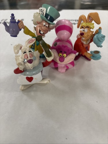 Alice wonderland figurine - in,