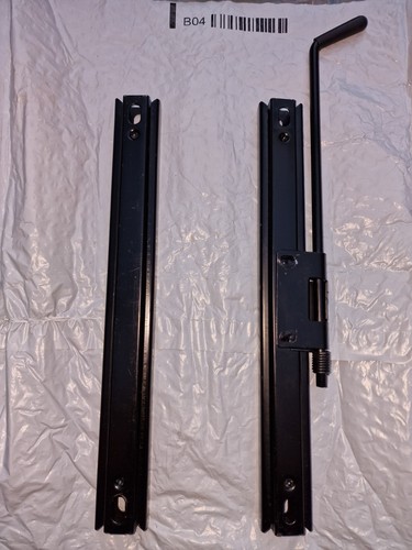 Seat adjuster mounting - seat, track