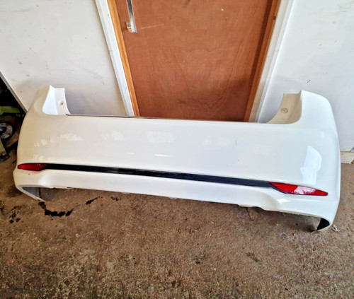 Toyota avensis mk3 - rear, bumper