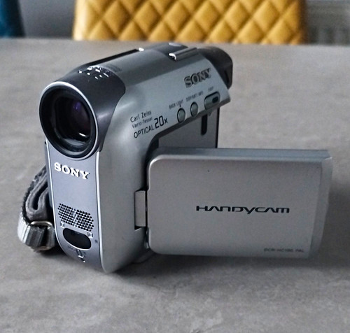 Sony handycam dcr hc19e - sony,