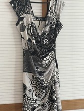 Fitted Lovely 12 b/white Dress Peruzzi Italian The Side Ruched To Flatter. 36”