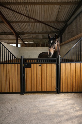 Henley range internal horse - range,