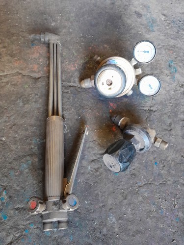 Gas bottle gauges - bottle, cutting
