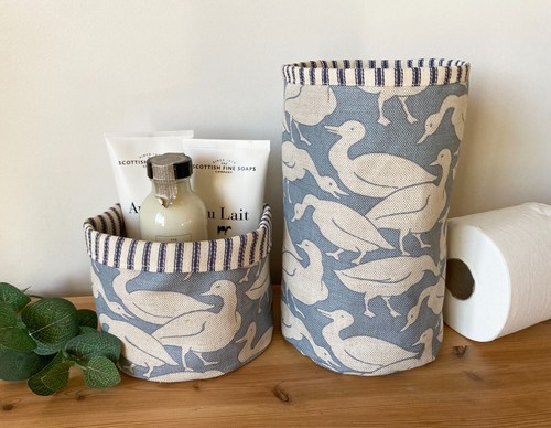 Emily bond waterbirds duck - emily,