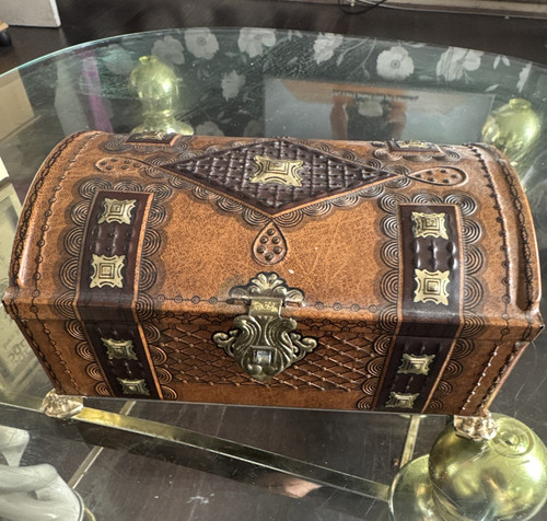Vintage brown wooden treasure - brown,