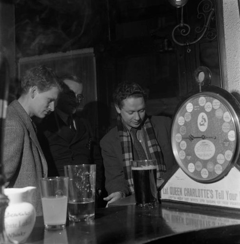Welsh poet writer dylan - poet,