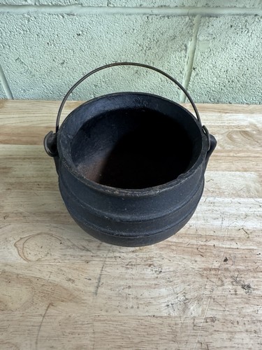 Antique cast iron bean - bean, pot