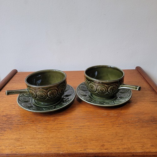 Pair tams green soup - of,