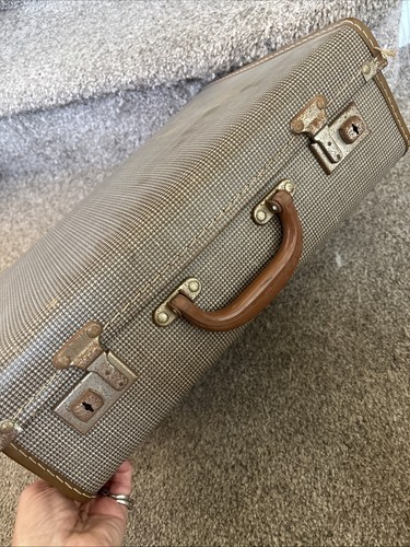 Vintage 1950s suitcase vanity - vintage,