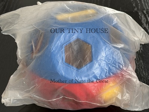 Tupperware shape ball toy - tupperware, o