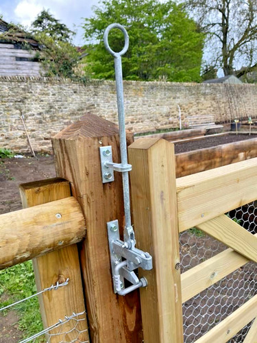 Self locking gate latch - 5, bar