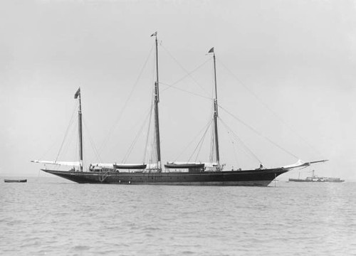 The three mast auxiliary - mast,