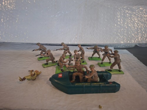 Britains deetail toy soldiers - deetail,