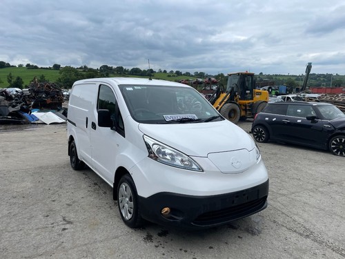 Nissan env 200 - breaking, hv