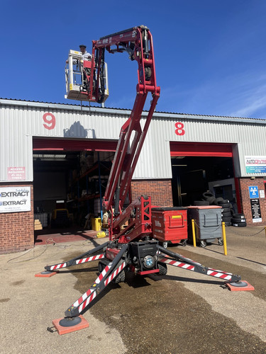 Tracked cherry picker - .,