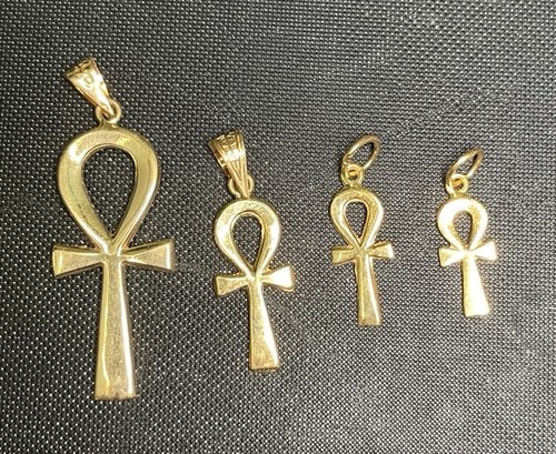 18k solid gold - ankh, hand