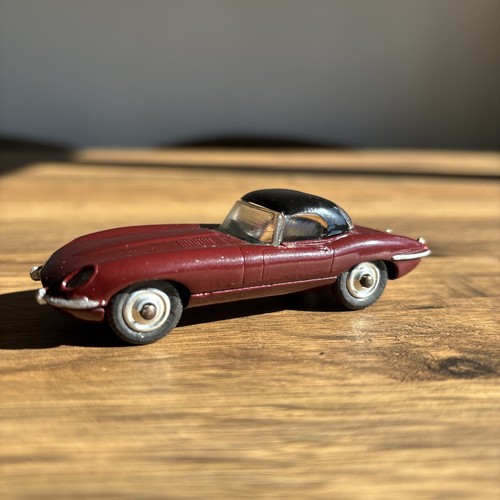 Corgi toys 307 - 'e', jaguar