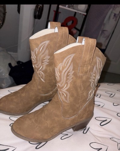 Light brown cowboy - light,