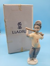 LLADRO Next a Ball Next at
